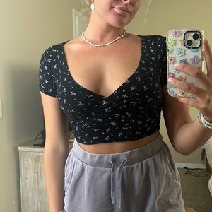 Brandy Melville Cropped Floral Short Sleeve Shirt: Medium